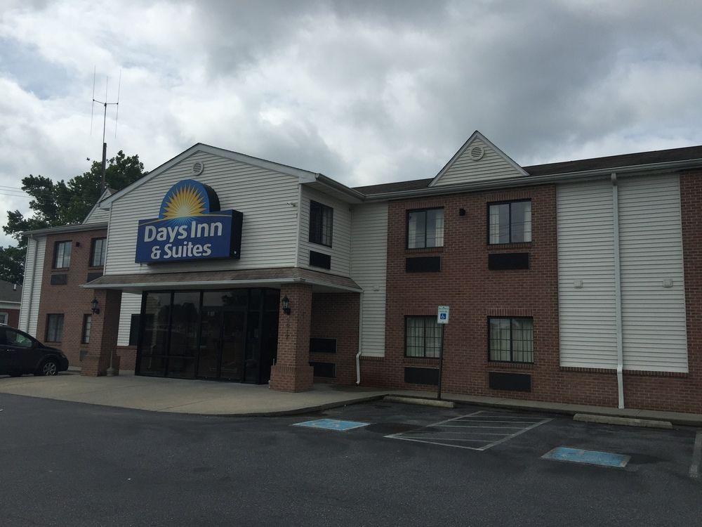 Days Inn & Suites By Wyndham Cambridge Eksteriør billede