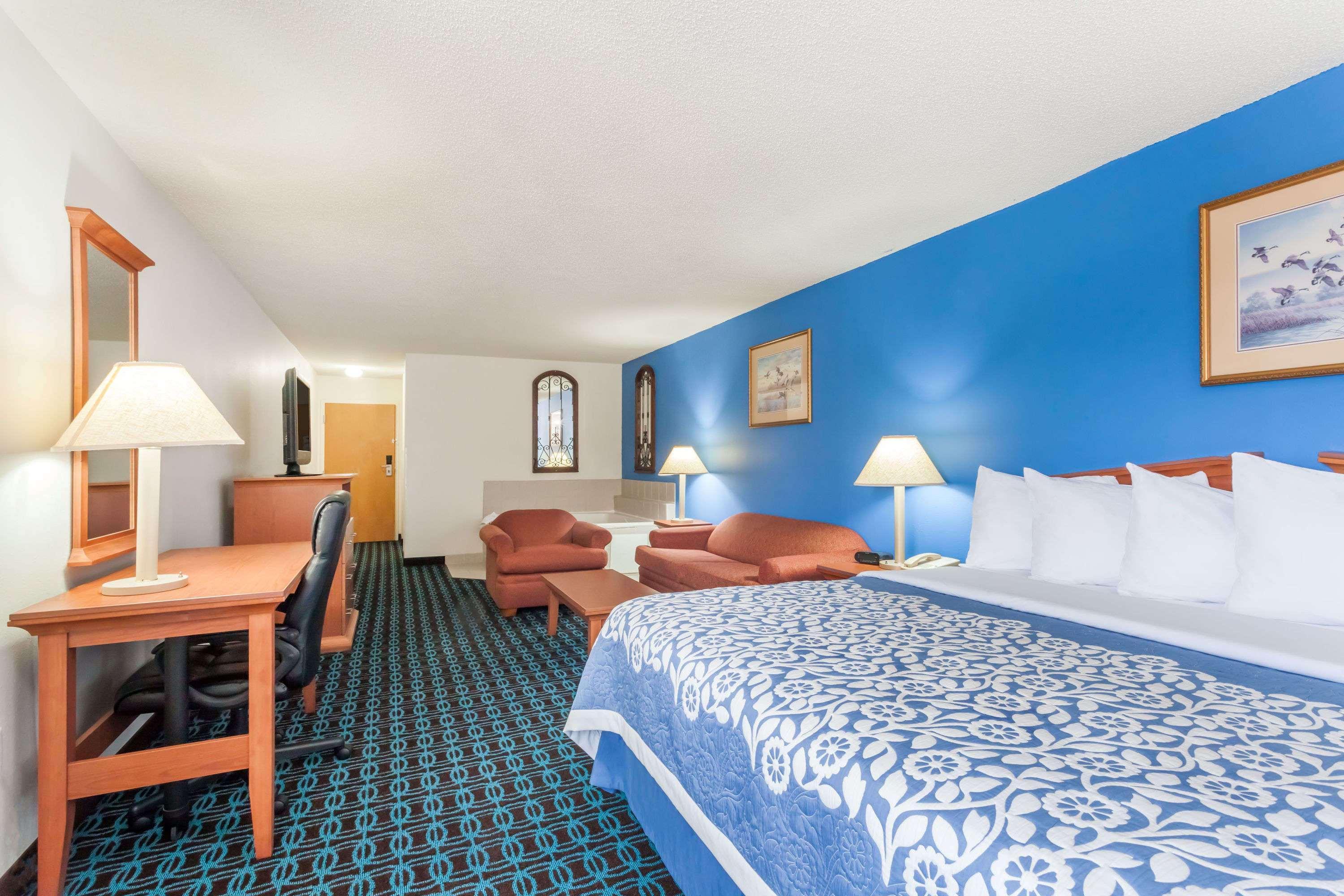 Days Inn & Suites By Wyndham Cambridge Eksteriør billede