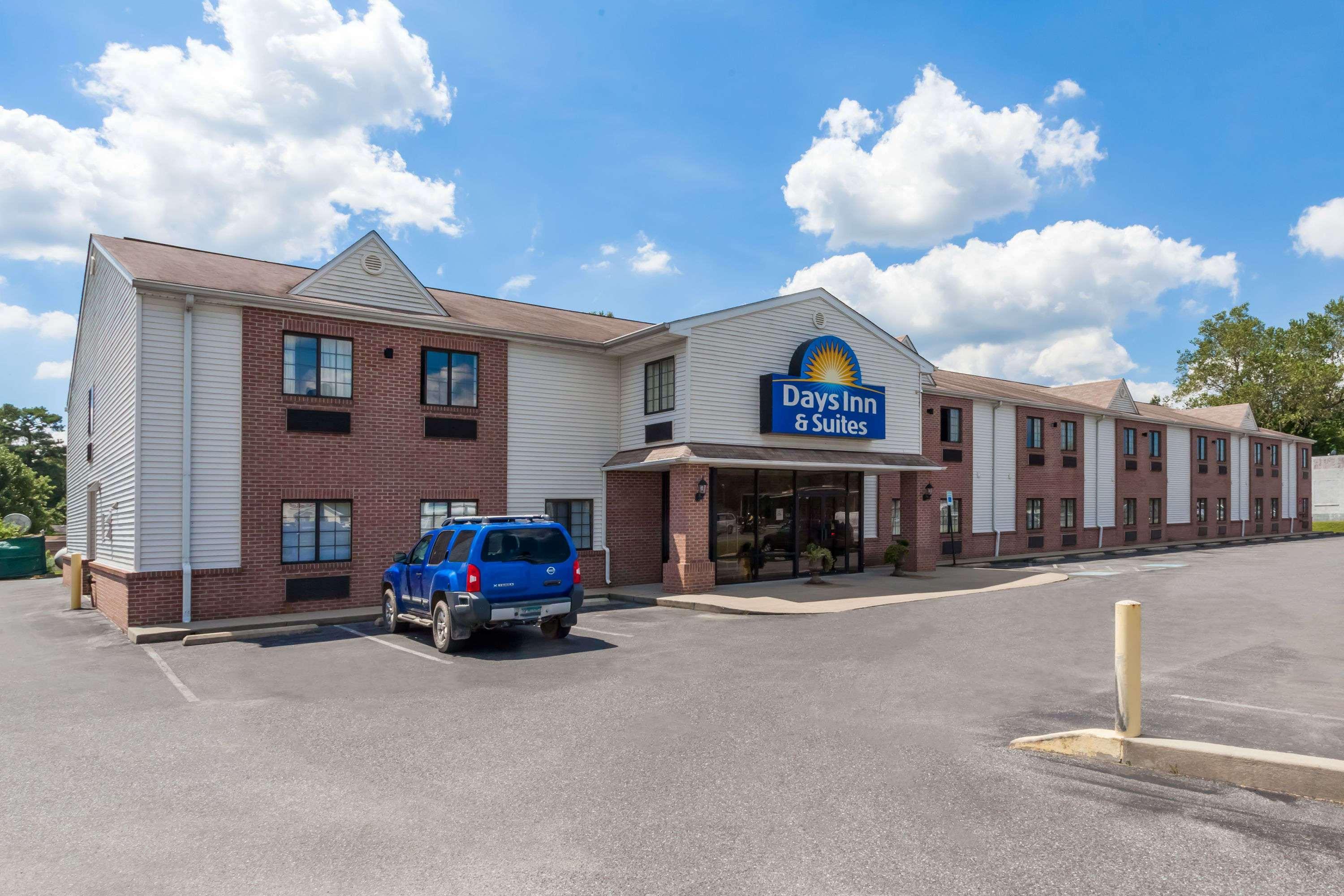 Days Inn & Suites By Wyndham Cambridge Eksteriør billede
