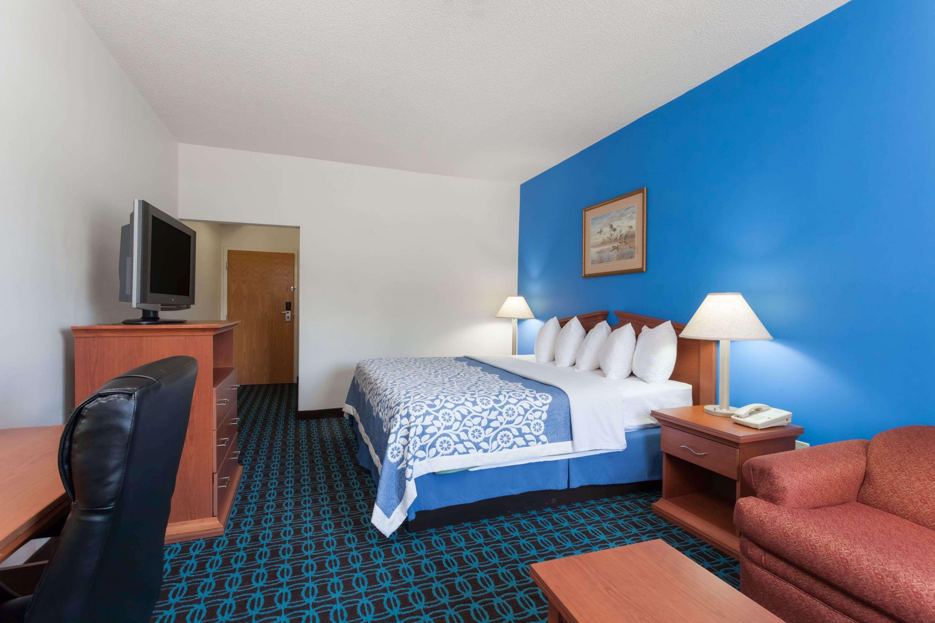 Days Inn & Suites By Wyndham Cambridge Eksteriør billede
