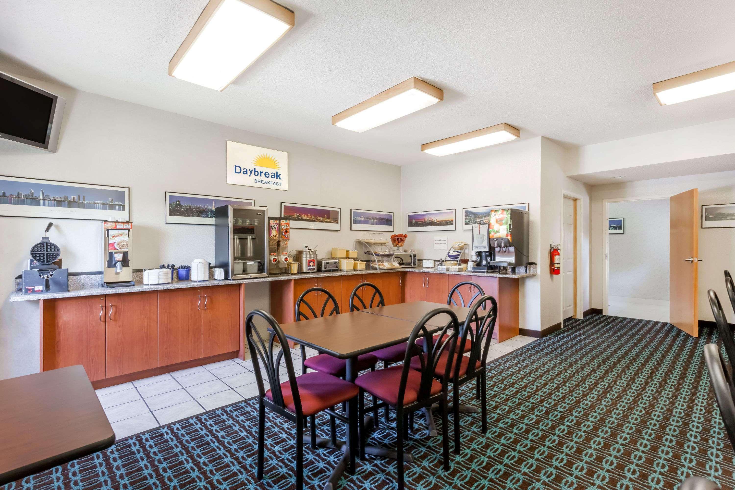 Days Inn & Suites By Wyndham Cambridge Eksteriør billede
