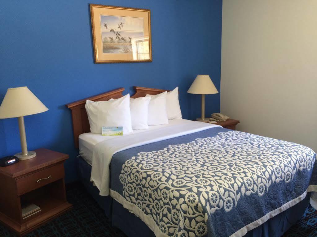 Days Inn & Suites By Wyndham Cambridge Eksteriør billede