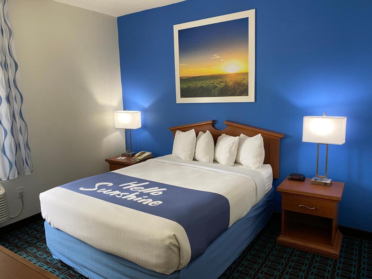 Days Inn & Suites By Wyndham Cambridge Eksteriør billede