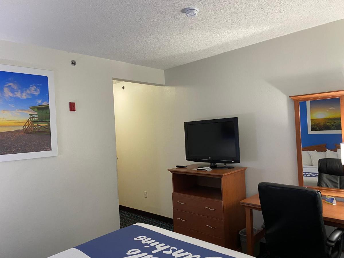 Days Inn & Suites By Wyndham Cambridge Eksteriør billede